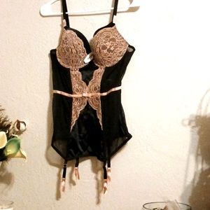 Adore Me Lingerie Bra w/ Garter size Large. NWT